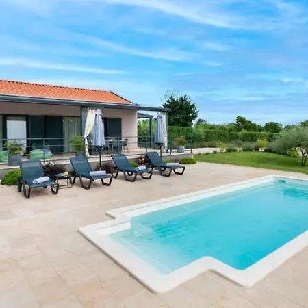 Jolanda For 4 People Near With Private Pool, Kids Playground & Large Garden - Only 850 M From Villa *
