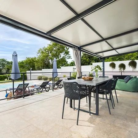 Villa Jolanda For 4 People Near With Private Pool, Kids Playground & Large Garden - Only 850 M From *