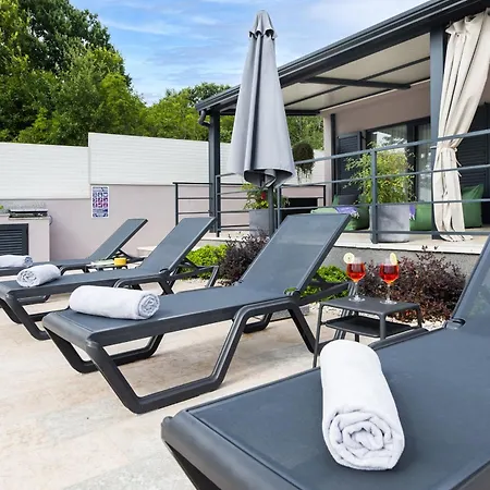 Jolanda For 4 People Near With Private Pool, Kids Playground & Large Garden - Only 850 M From *