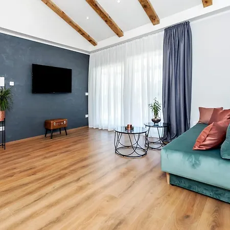 Villa Jolanda For 4 People Near With Kids Playground & Large Garden - Only 850 M From *