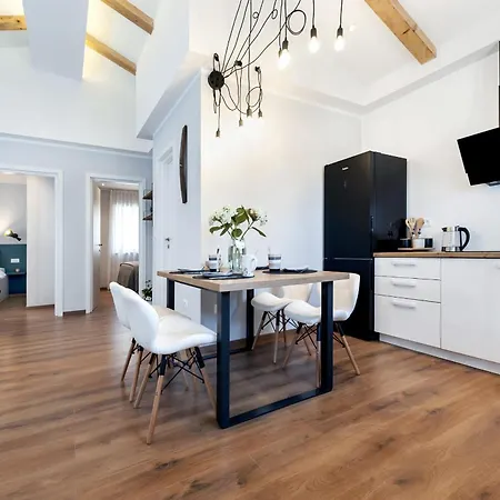 Villa Jolanda For 4 People Near With Private Pool, Kids Playground & Large Garden - Only 850 M From Rovigno