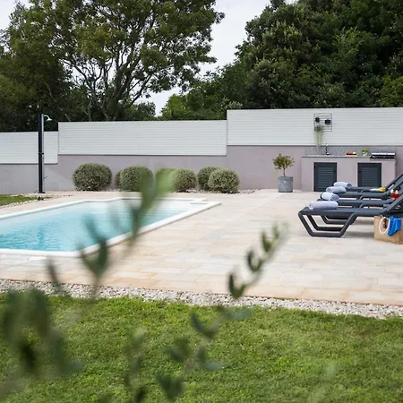 Jolanda For 4 People Near With Private Pool, Kids Playground & Large Garden - Only 850 M From * Rovigno