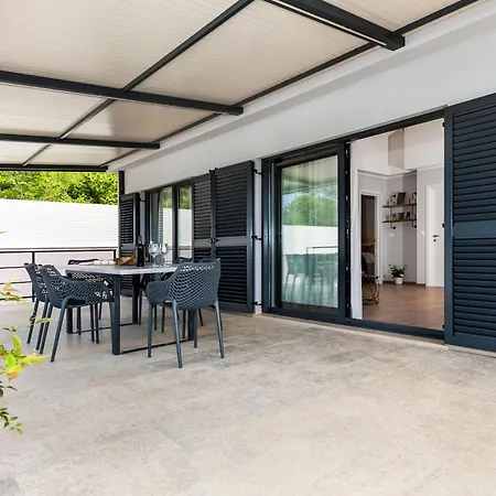 Jolanda For 4 People Near With Private Pool, Kids Playground & Large Garden - Only 850 M From Villa Rovigno