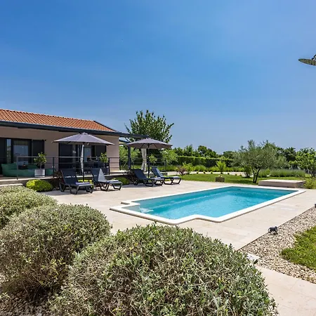 Jolanda For 4 People Near With Private Pool, Kids Playground & Large Garden - Only 850 M From Villa *