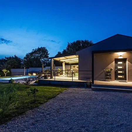 Villa Jolanda For 4 People Near With Private Pool, Kids Playground & Large Garden - Only 850 M From *