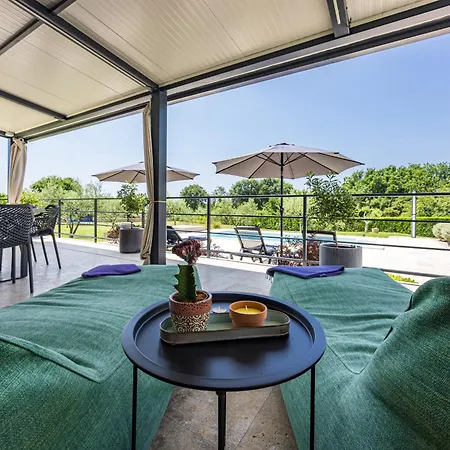 Jolanda For 4 People Near With Private Pool, Kids Playground & Large Garden - Only 850 M From Villa Rovigno